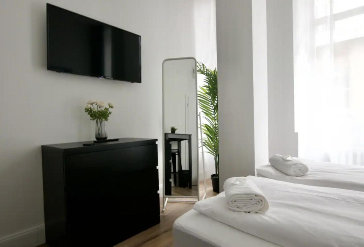 Studio Apartments By Hi5- Apartment In Downtown Budapest Eksteriør billede