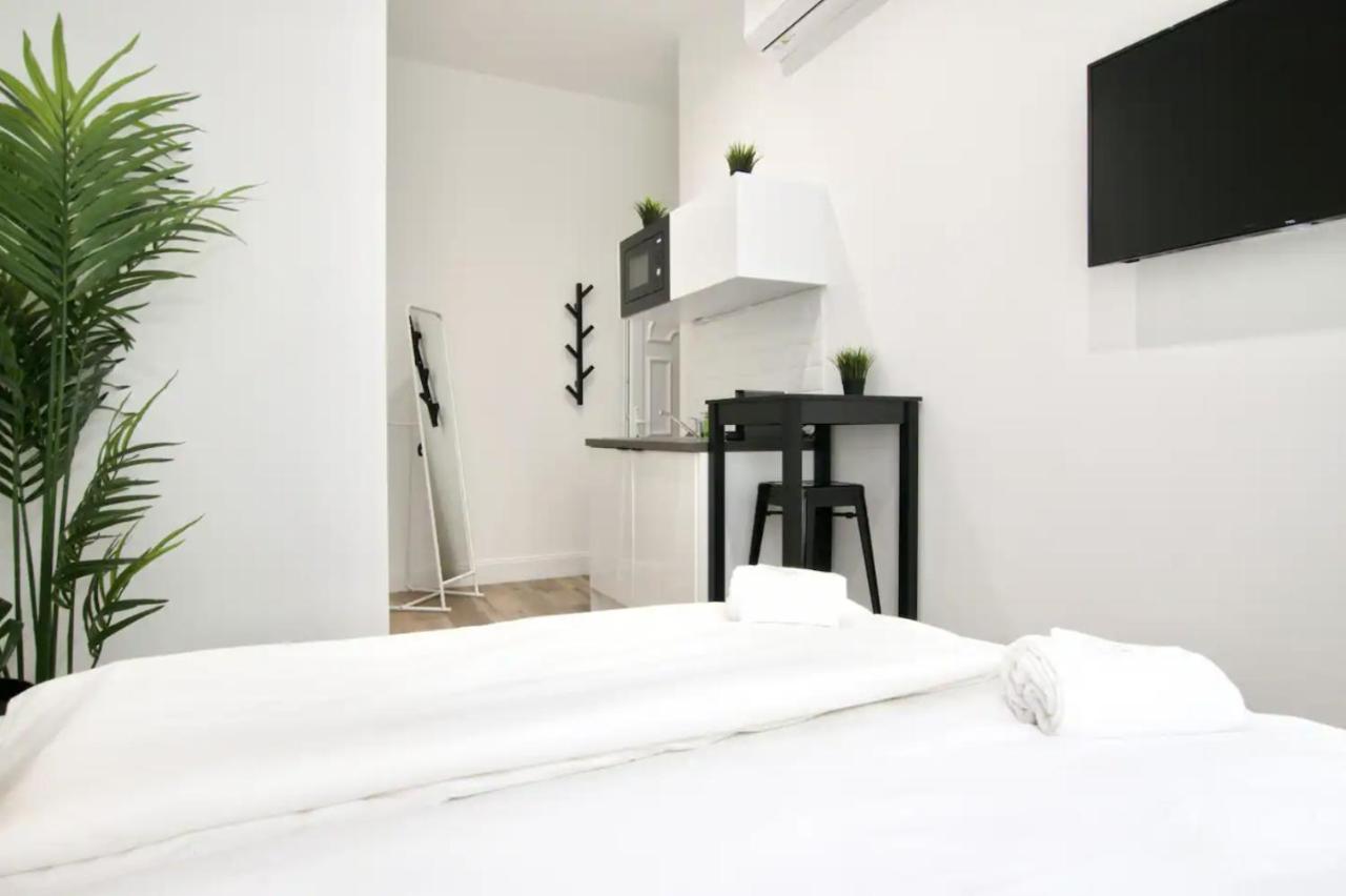 Studio Apartments By Hi5- Apartment In Downtown Budapest Eksteriør billede